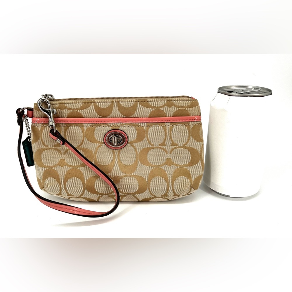 Two pocket, Turn lock wristlet